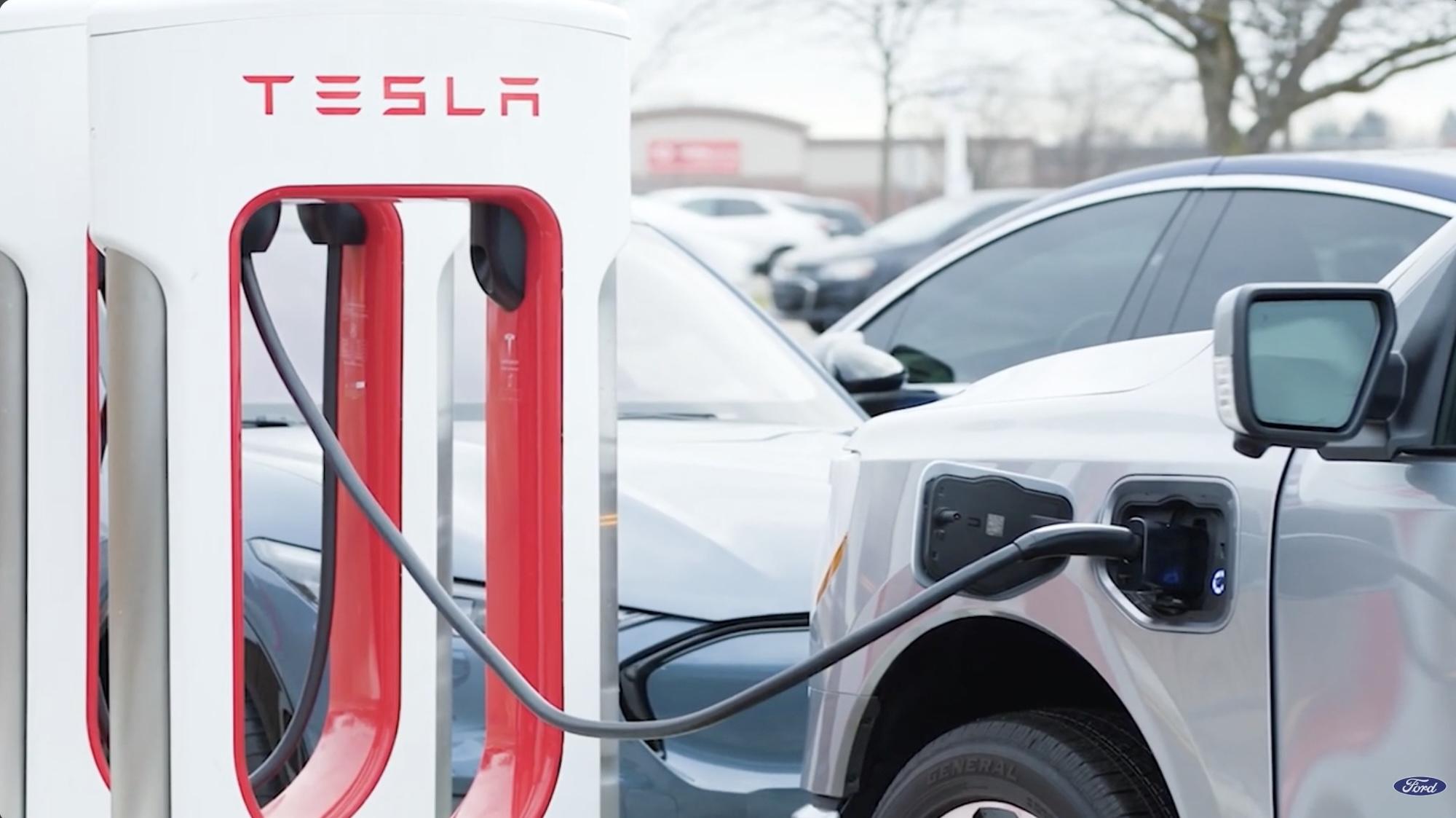 Chính quyền Trump được cho là đã đóng cửa các bộ sạc EV liên bang trên toàn quốc