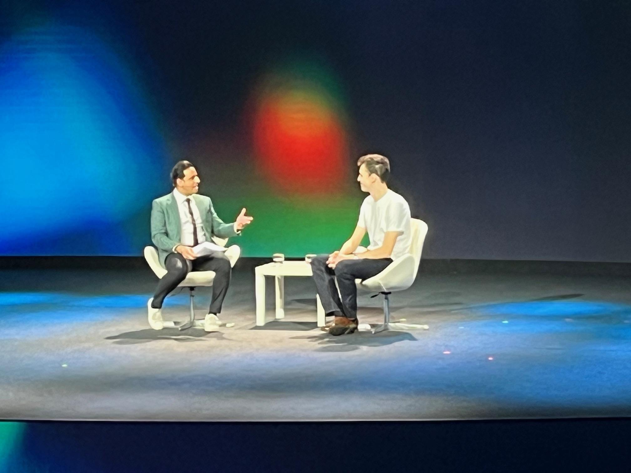 Mistral kêu gọi các công ty viễn thông tham gia vào trò chơi siêu quy mô