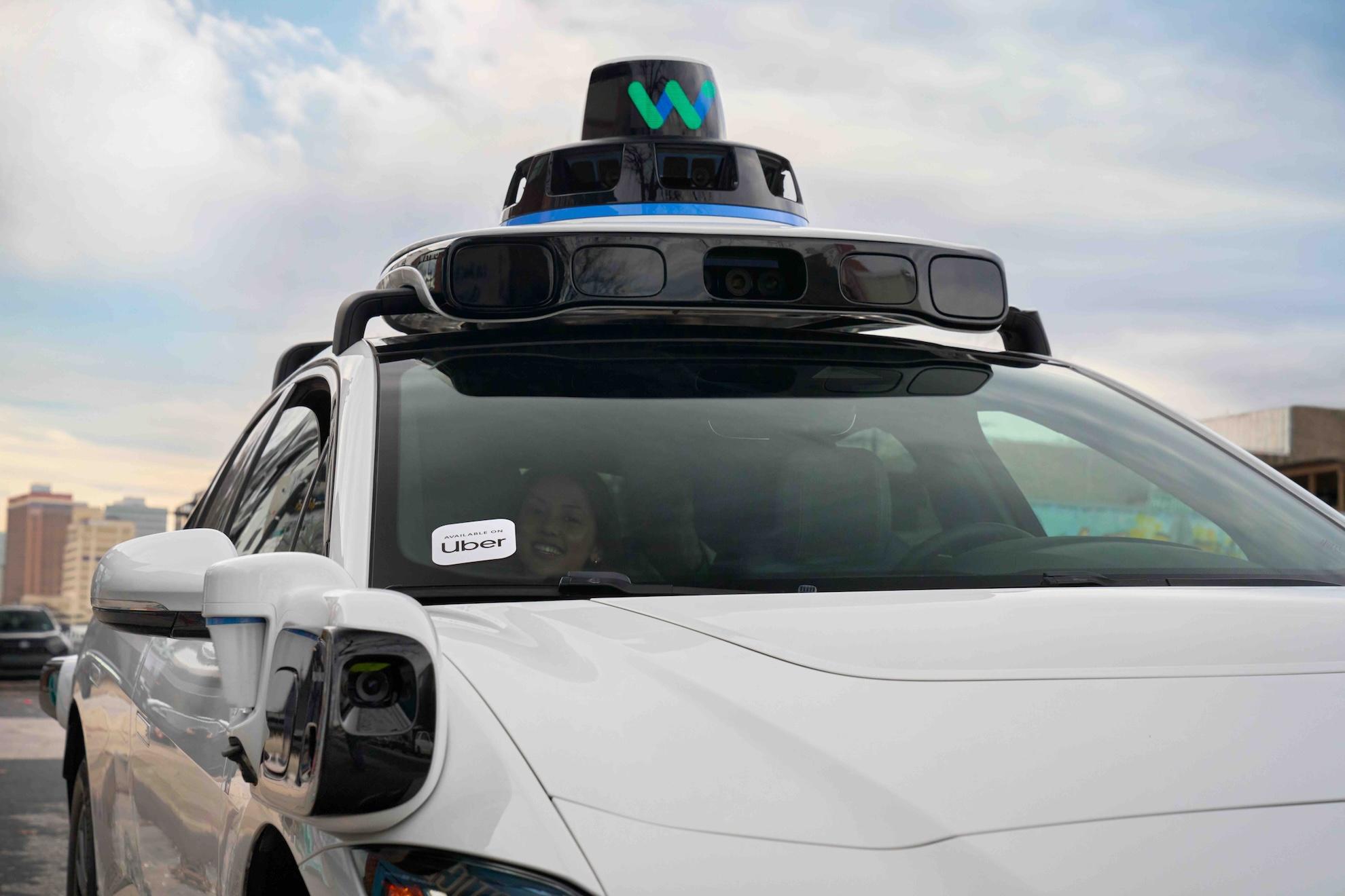 Người dùng Uber ở Austin đang được kết nối với robotaxis Waymo